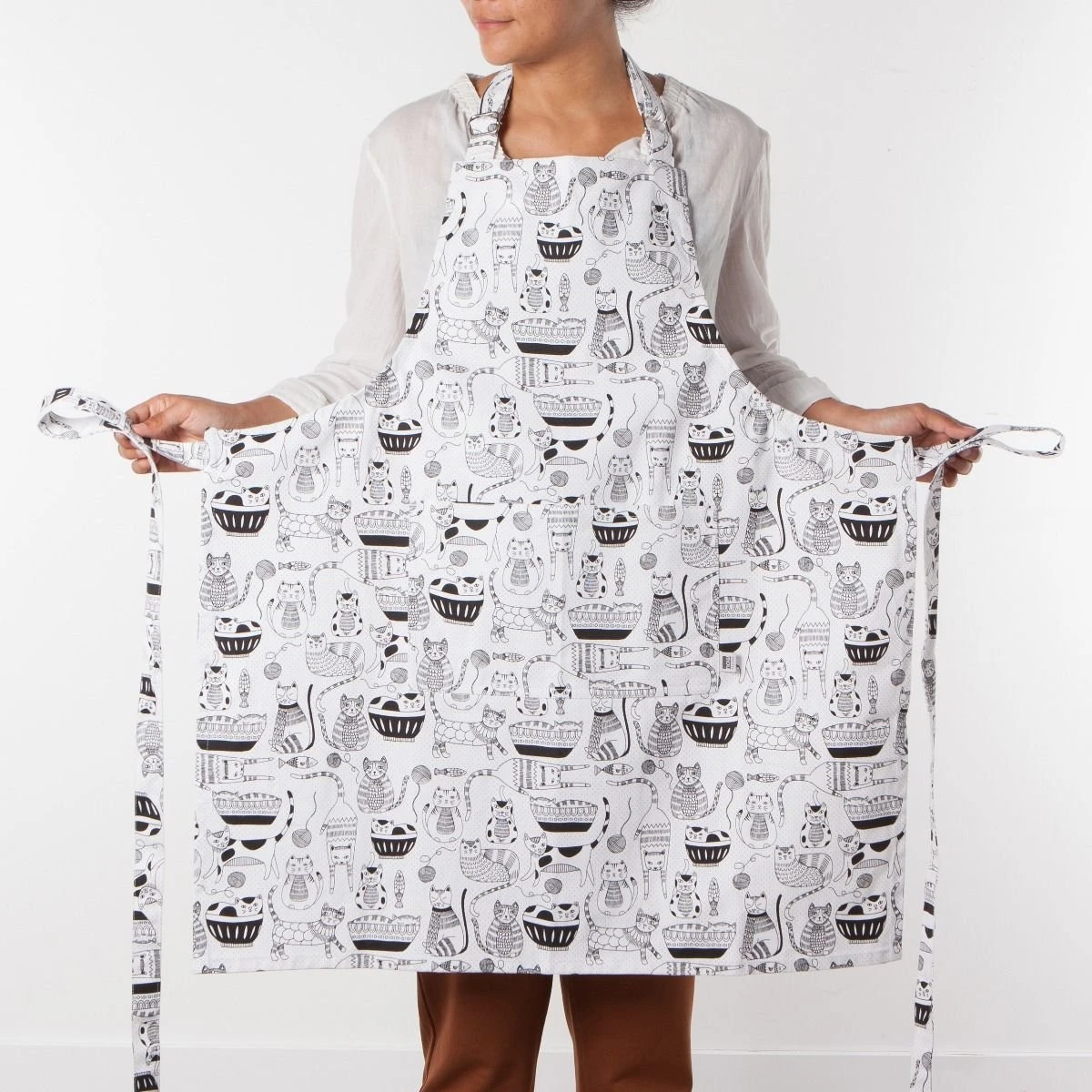 Danica Jubilee Chef's Apron | Purr Party 6 Danica Jubilee Chef's Apron | Purr Party - Image 4
