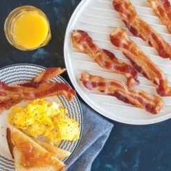 Nordic Ware 2-Sided Bacon & Meat Grill -Kitchen Store 60150 bacon plated 780x780 05 52016.1617722758.1280.1280