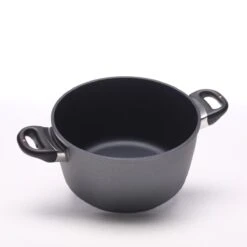 Swiss Diamond | HD Soup Pot With Lid - 9.5" (5.5 Qt.) -Kitchen Store 6124c 3 2017 10 27 20 11 39 utc