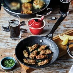 Le Creuset 9.5" Fry Pan | Toughened Nonstick Pro 16 Le Creuset 9.5" Fry Pan | Toughened Nonstick Pro -Kitchen Store 9fry1