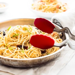 Dreamfarm 9" Clongs Silicone Tongs | Red -Kitchen Store dreamfarm clongs click lock sit up tongs 990x550 04 1