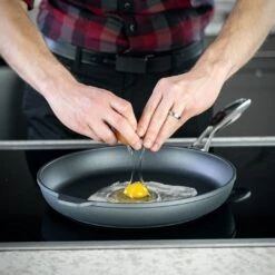 Swiss Diamond | HD Fry Pan With Stainless Steel Handle - 12.5" 8 Swiss Diamond | HD Fry Pan With Stainless Steel Handle - 12.5" -Kitchen Store ek exclusive swiss diamond lifestyles 1 1