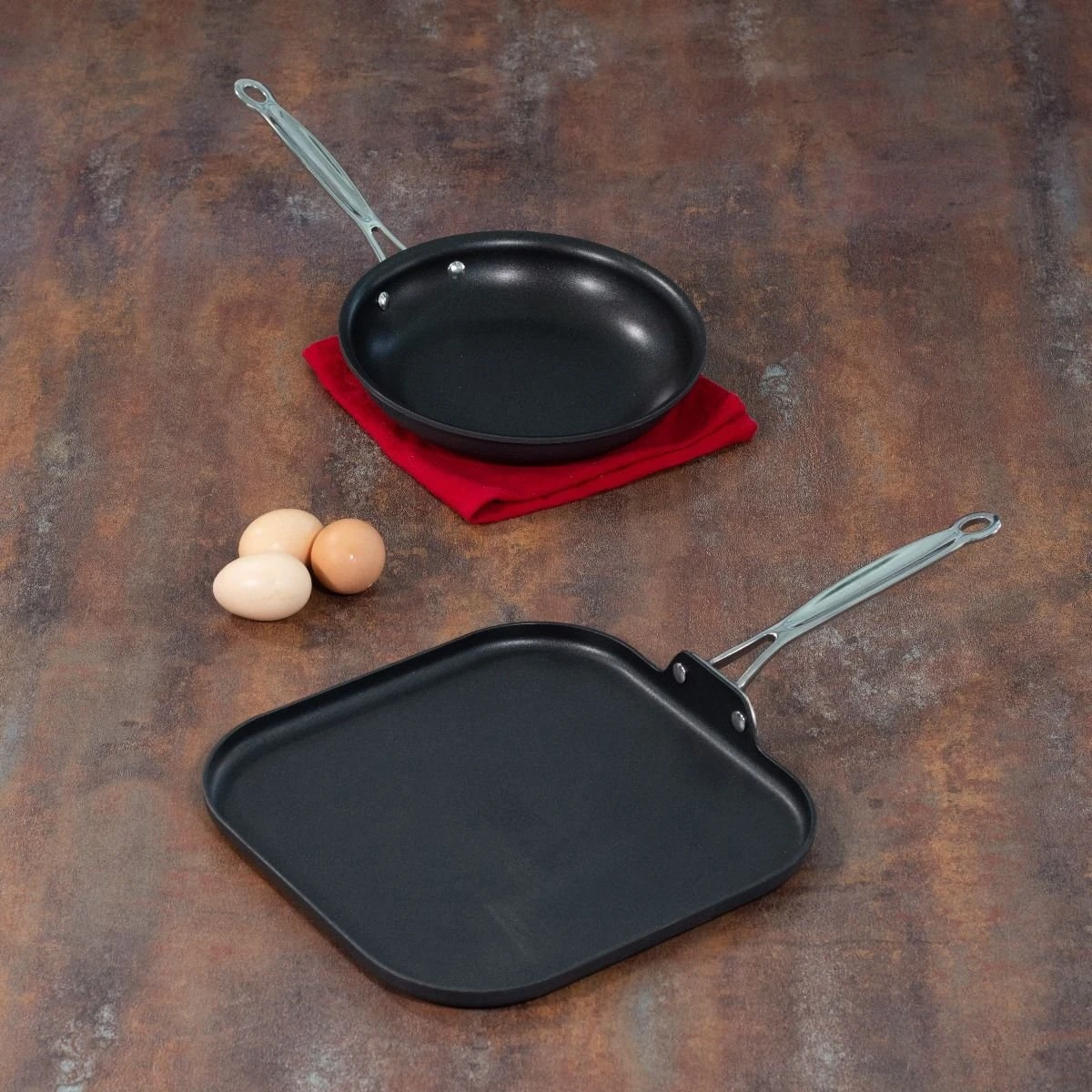 Cuisinart Chef's Classic Hard Anodized Nonstick 9" Skillet 4 Cuisinart Chef's Classic Hard Anodized Nonstick 9" Skillet - Image 2