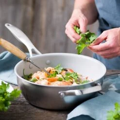 GreenPan Venice Pro Evershine 3.6-Quart Chef's Pan With Lid 6 GreenPan Venice Pro Evershine 3.6-Quart Chef's Pan With Lid -Kitchen Store evershinechef2