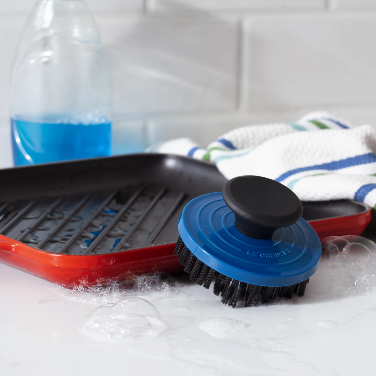 Le Creuset 9.5" Square Signature Enameled Cast Iron Grill Pan | Cerise/Cherry Red 6 Le Creuset 9.5" Square Signature Enameled Cast Iron Grill Pan | Cerise/Cherry Red - Image 4