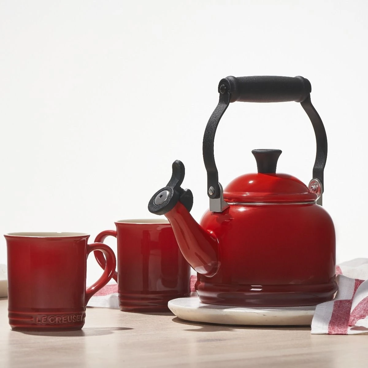 Le Creuset 1.25 Qt. Demi Kettle Tea Pot | Cerise/Cherry Red 4 Le Creuset 1.25 Qt. Demi Kettle Tea Pot | Cerise/Cherry Red - Image 2
