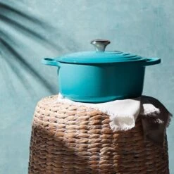 Le Creuset 5.5 Qt. Round Signature Cast Iron Dutch Oven With Stainless Steel Knob | Caribbean Blue 15 Le Creuset 5.5 Qt. Round Signature Cast Iron Dutch Oven With Stainless Steel Knob | Caribbean Blue -Kitchen Store rs14417 rs8902 180820 lecreuset caribbeanrdo 0089 ss