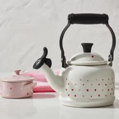 Le Creuset L'Amour Collection 1.25 Qt. Demi Kettle With Heart Applique | White 12 Le Creuset L'Amour Collection 1.25 Qt. Demi Kettle With Heart Applique | White -Kitchen Store rs18295 221017 lecreuset lamourdemikettle horiz ret