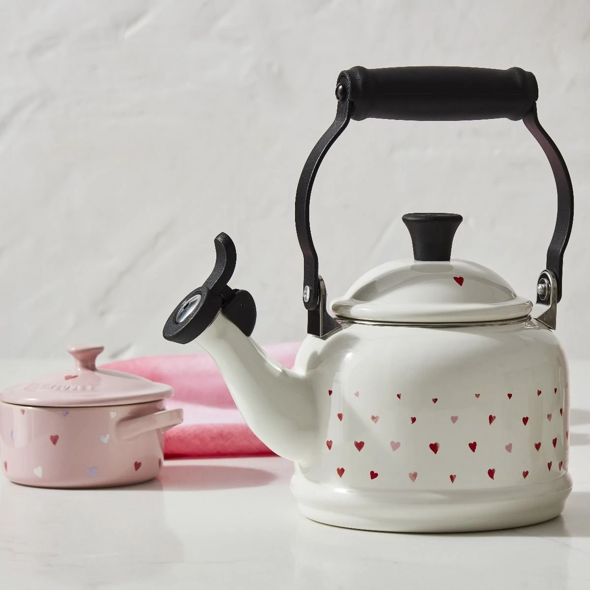 Le Creuset L'Amour Collection 1.25 Qt. Demi Kettle With Heart Applique | White 7 Le Creuset L'Amour Collection 1.25 Qt. Demi Kettle With Heart Applique | White - Image 5