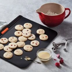 Le Creuset 2 Qt. Stoneware Batter Bowl | Cerise/Cherry Red -Kitchen Store rs8944 180820 lecreuset cookie2 1562