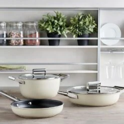 SMEG 5 Qt. Nonstick Casserole Dish With Lid | Cream 11 SMEG 5 Qt. Nonstick Casserole Dish With Lid | Cream -Kitchen Store smeg cookware cream 2
