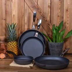 Swiss Diamond | HD Fry Pan With Stainless Steel Handle - 12.5" 9 Swiss Diamond | HD Fry Pan With Stainless Steel Handle - 12.5" -Kitchen Store swiss diamond lifestyles square 0001 swiss diamond lifestyles 2022 3294 1