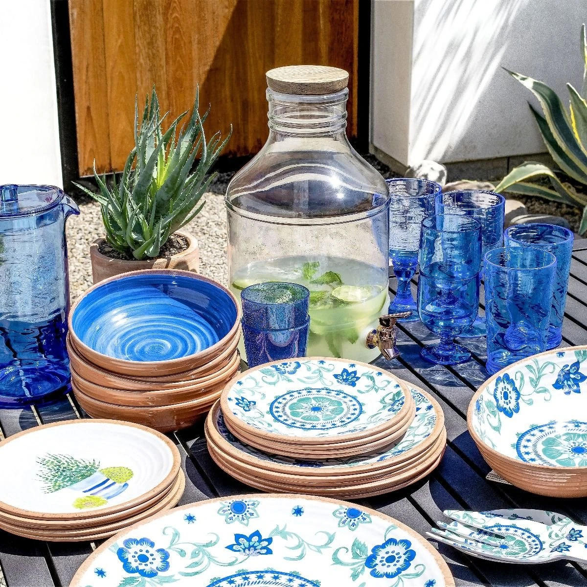 TarHong Melamine Tabletop 10.5" Round Dinner Plate | Rio Turquoise Floral 6 TarHong Melamine Tabletop 10.5" Round Dinner Plate | Rio Turquoise Floral - Image 4