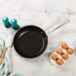 Le Creuset 9.5" Fry Pan | Toughened Nonstick Pro 19 Le Creuset 9.5" Fry Pan | Toughened Nonstick Pro -Kitchen Store tnsp2200 24f