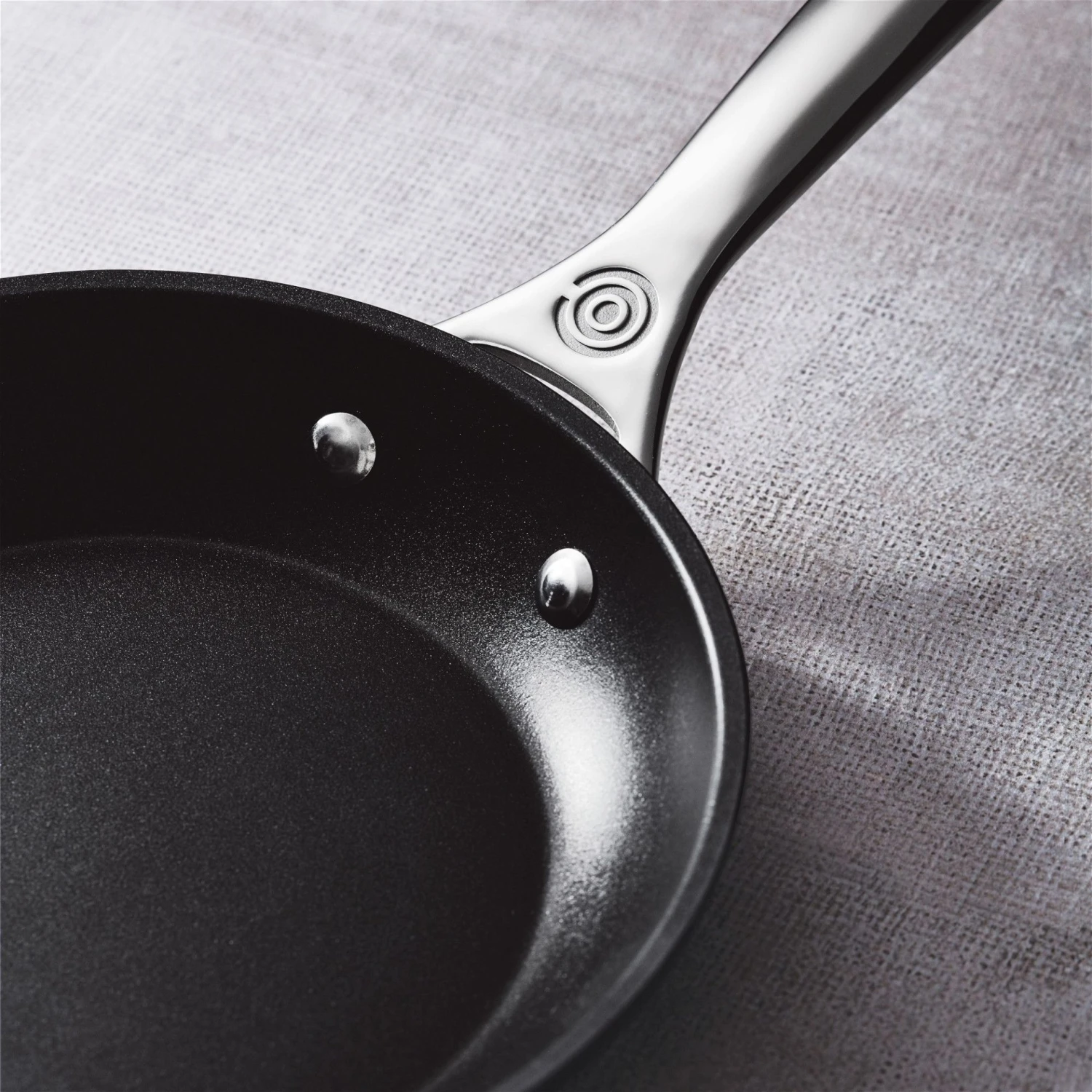 Le Creuset 9.5" Fry Pan | Toughened Nonstick Pro 8 Le Creuset 9.5" Fry Pan | Toughened Nonstick Pro - Image 6
