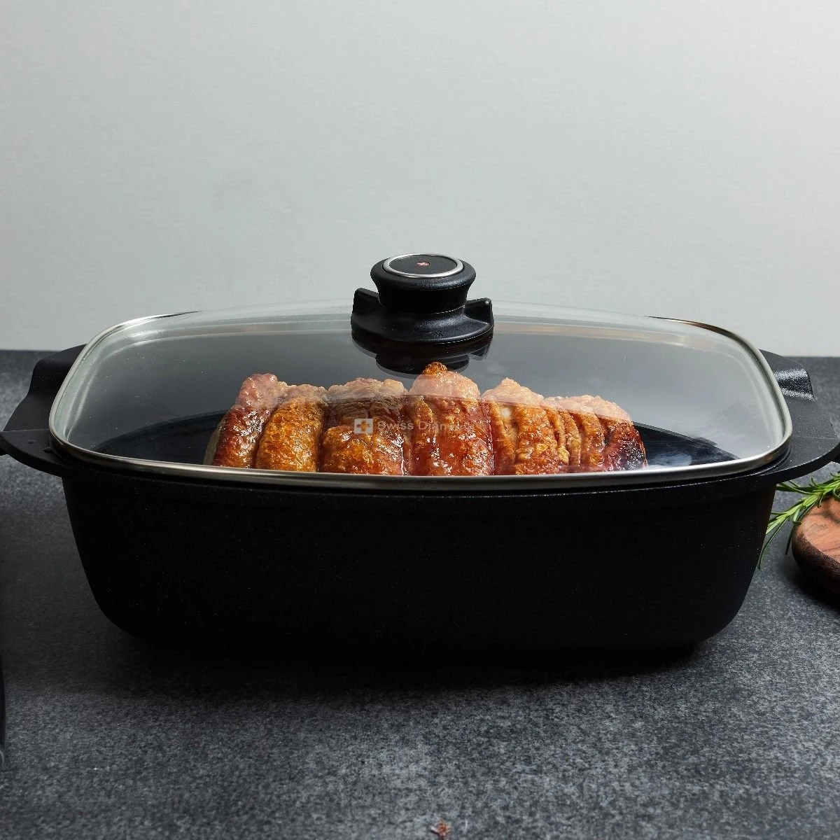 Swiss Diamond | XD Roaster With Lid - 13" X 8" (5.3 Quart) 6 Swiss Diamond | XD Roaster With Lid - 13" X 8" (5.3 Quart) - Image 4