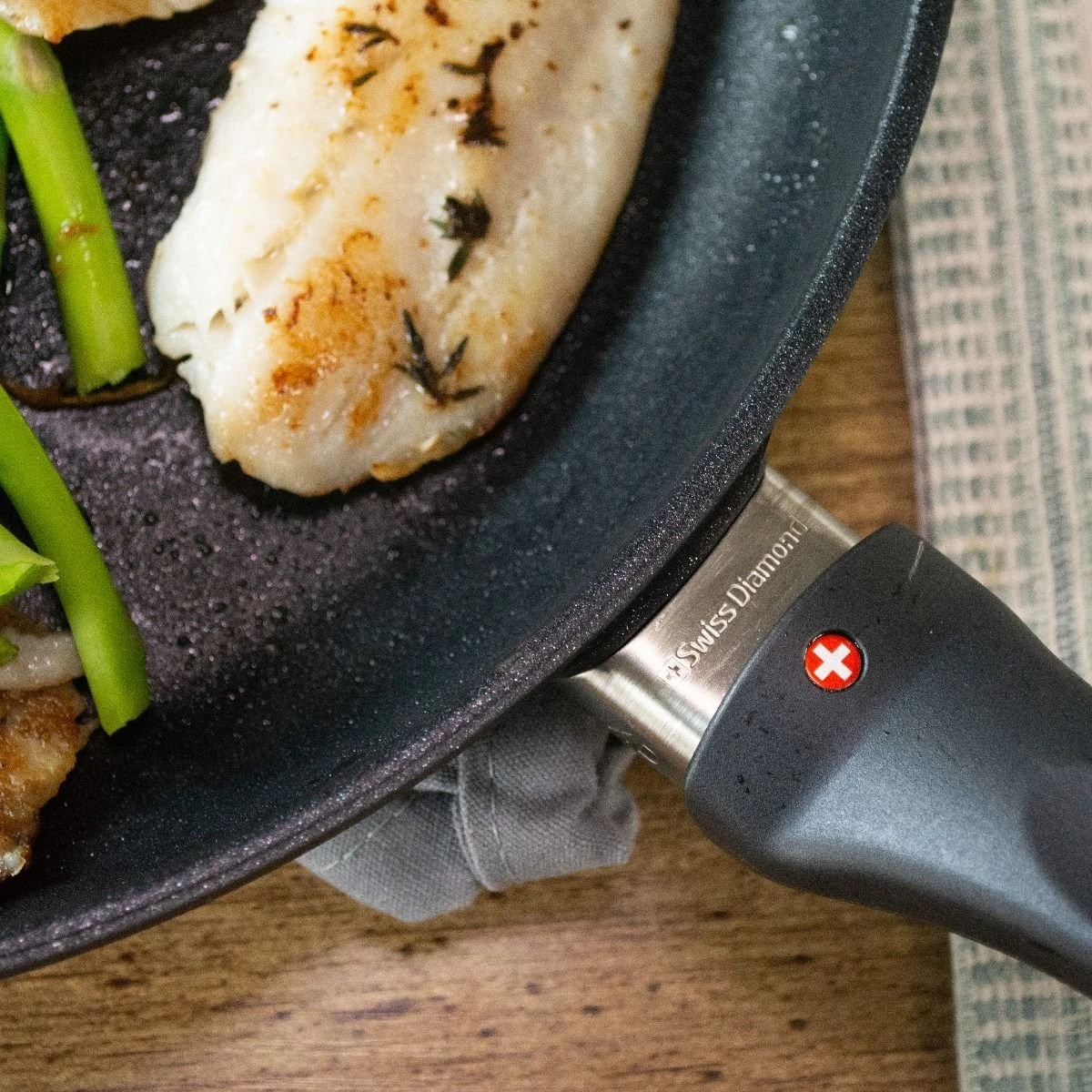 Swiss Diamond | HD Fry Pan With Lid - 11" 5 Swiss Diamond | HD Fry Pan With Lid - 11" - Image 3